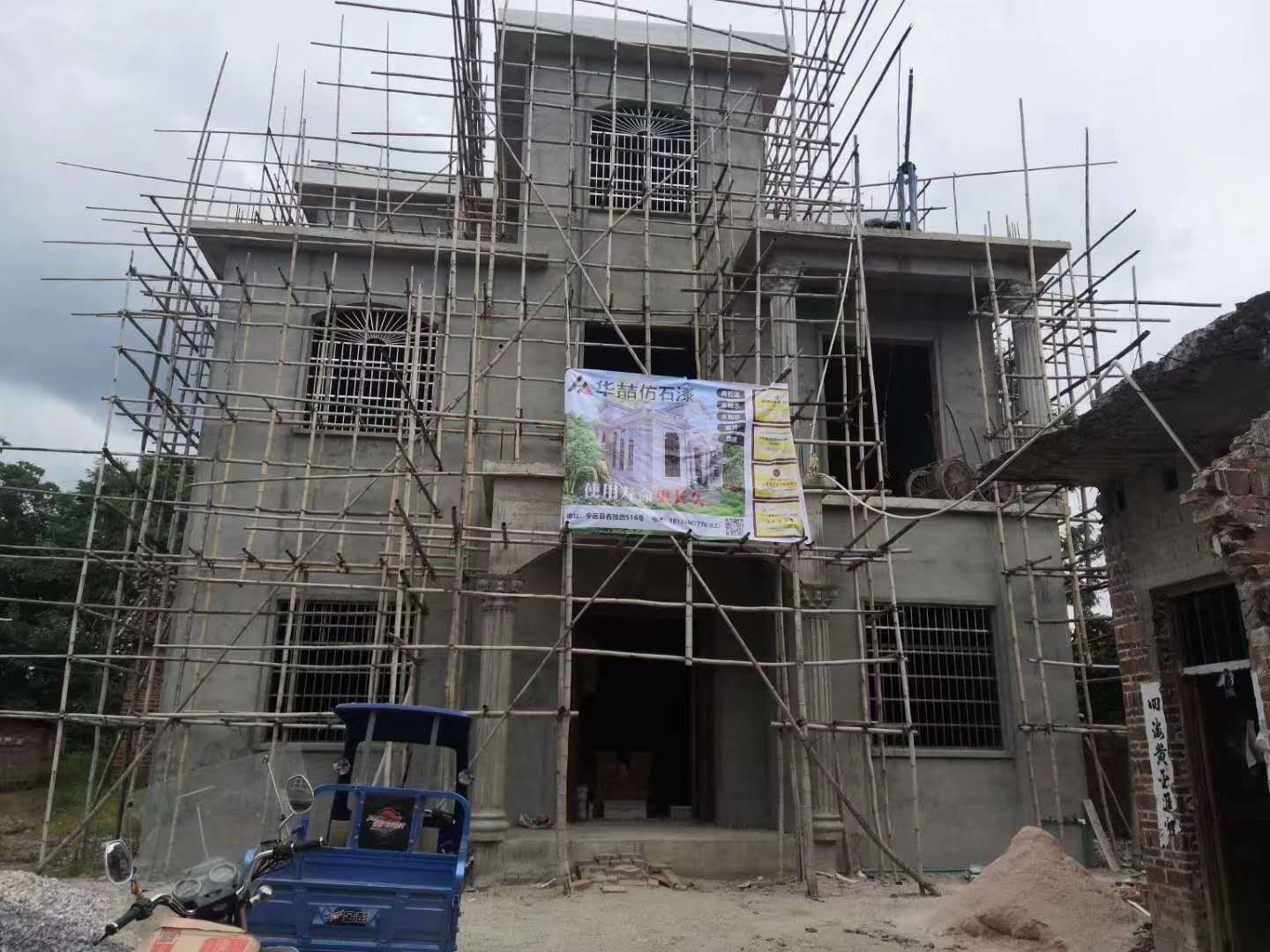 瓷磚外墻翻新仿石漆需要鏟掉瓷磚嗎？