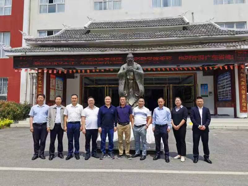 “鳳彩”助學(xué)，金涂寶與你“益”路同行！